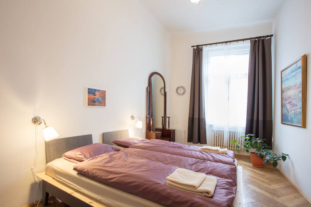 bedroom with king size bed