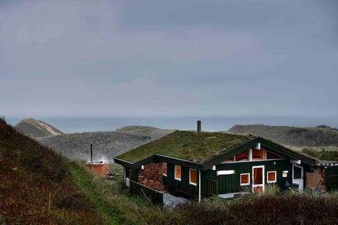 Cosy cabin on the beach with breathtaking view