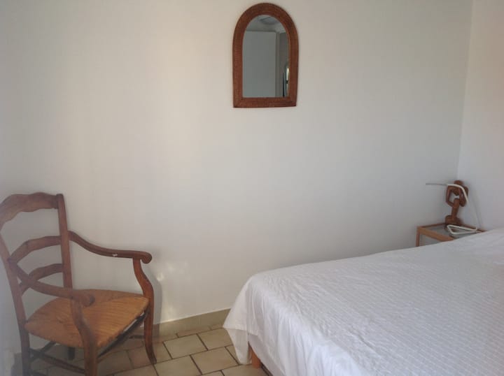 Chumba chenye kiyoyozi - sakafu ya kitanda mara mbili