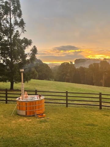 Black Cockatoo Bangalow