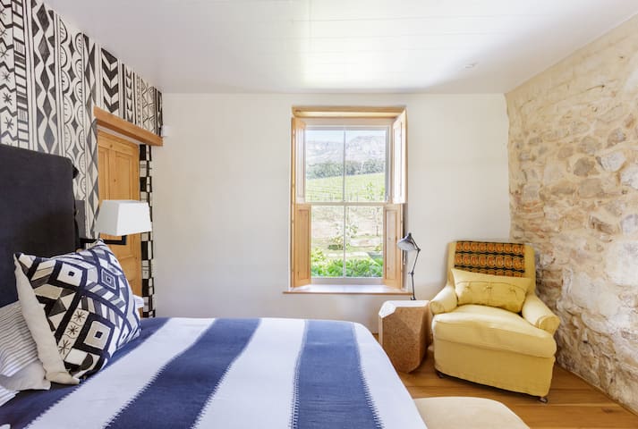 Walk Through the Vineyards from Historic Designer Cottage gallery image 4