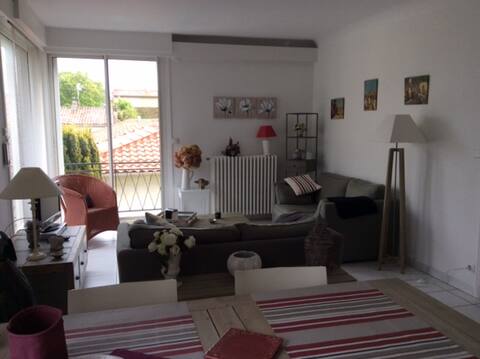 Top Airbnb: APPT CHARMING - SUD-70 M2 -2 CHBRES in Royan