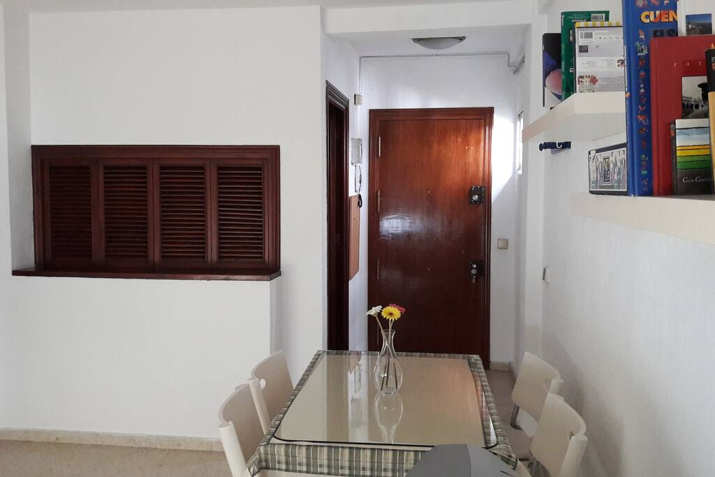 Cómoda zona de comedor con barra americana disponible