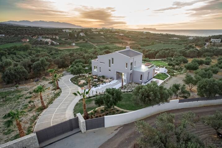 White Grace – A Seductive World of Luxury gallery image 4