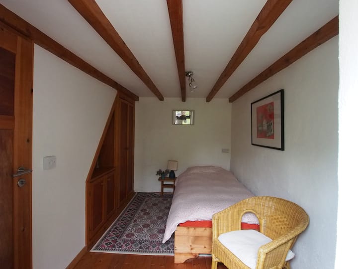 בית עם חדר יחיד 1