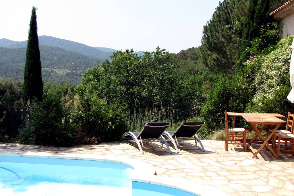 Piscine, terrasse et Vue