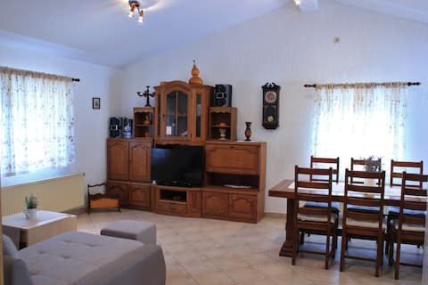 Popular Airbnb listing: VACATION HOUSE BIBIN DVOR in Podgrađe