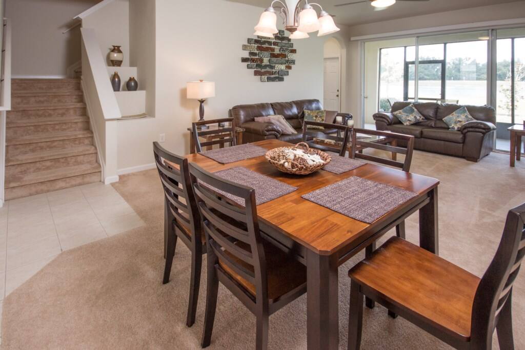 Dining Room - Seats 6