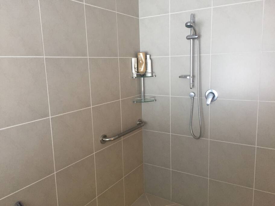 Large guest shower