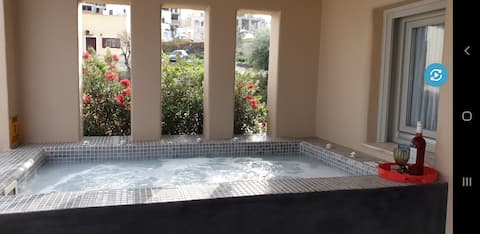 Popular Airbnb listing: MAYA SUITE in Περιφερειακή Ενότητα Θήρας