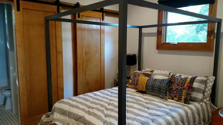 Modern 2BR GuestH with Beach Access