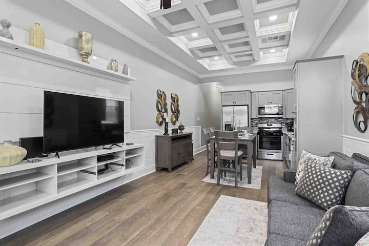 Mid City Emperor with MOVIE Theater