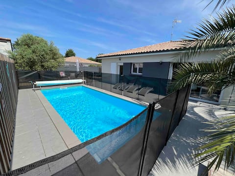 Air conditioning, Heated pool, Pétanque, Quiet