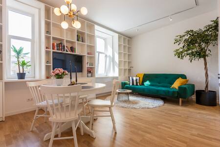 Refined, artistic apt in the heart of the city