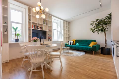 Refined, artistic apt in the heart of the city