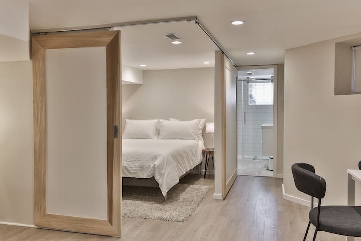 Industrial Loft In The Heart Of West Queen West Apartments For