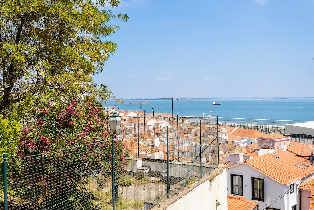 Cozy River View Alfama Apartment Apartments for Rent in Lisbon