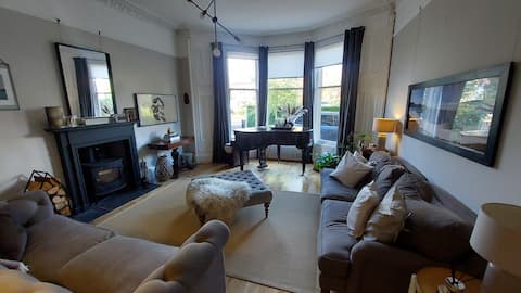 Top Airbnb: Victorian house with sauna and hot tub in Pollokshields