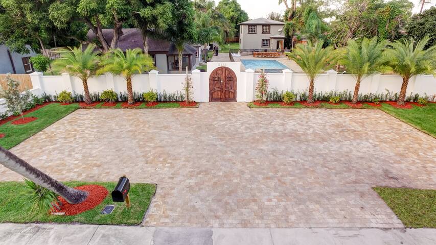 Decadent Compound – Private Pool & Hottub gallery image 5