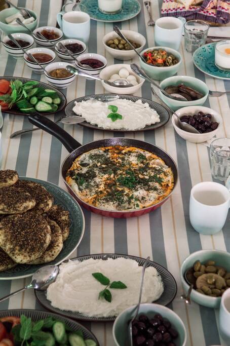 Breakfast with food from the surrounding area.