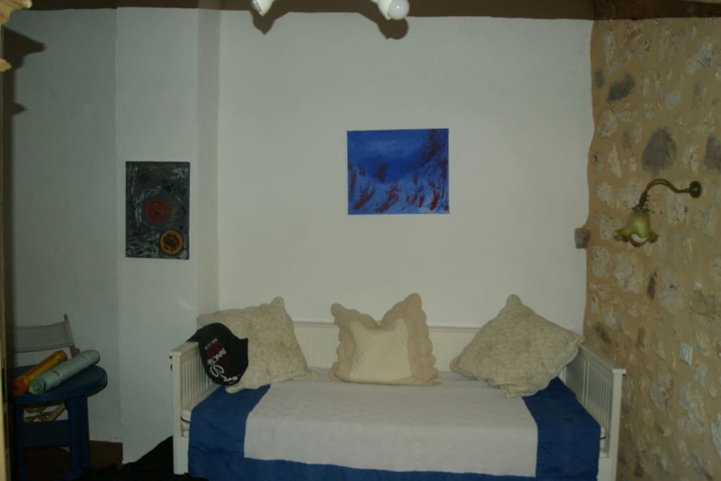 2. Schlafzimmer
mit ausziehbarem Bett und Einzelbett