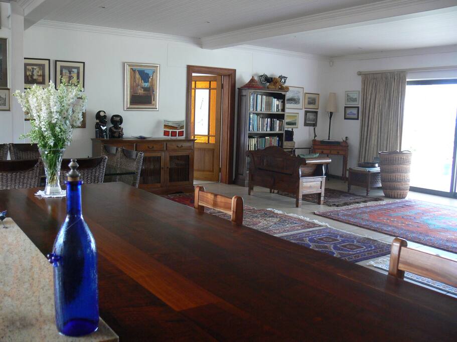 Dining area and lounge, leading on to covered patio