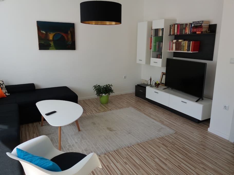 Living room with Cable TV