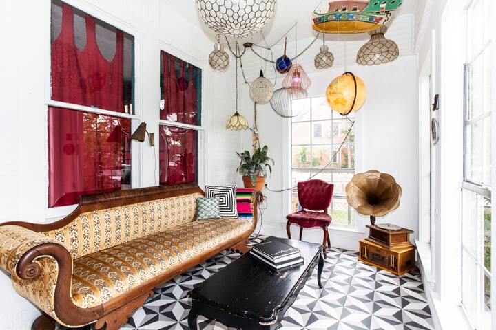 Charming Gem, Walk to Night-Life, One of a kind.