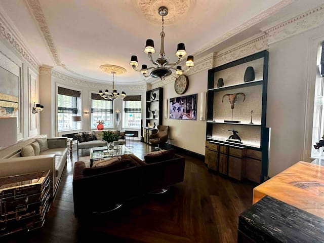 Luxury Mayfair flat with private pool gallery image 4