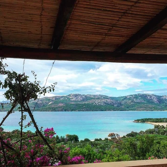 La vista della spiaggia dal patio