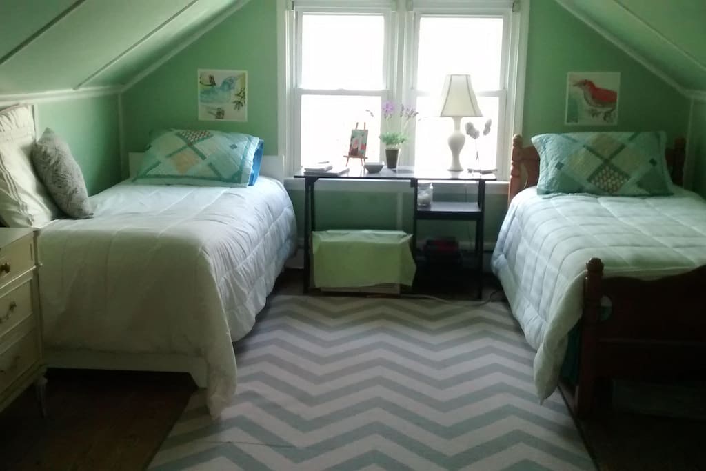 Upstairs Bedroom with Twin Beds