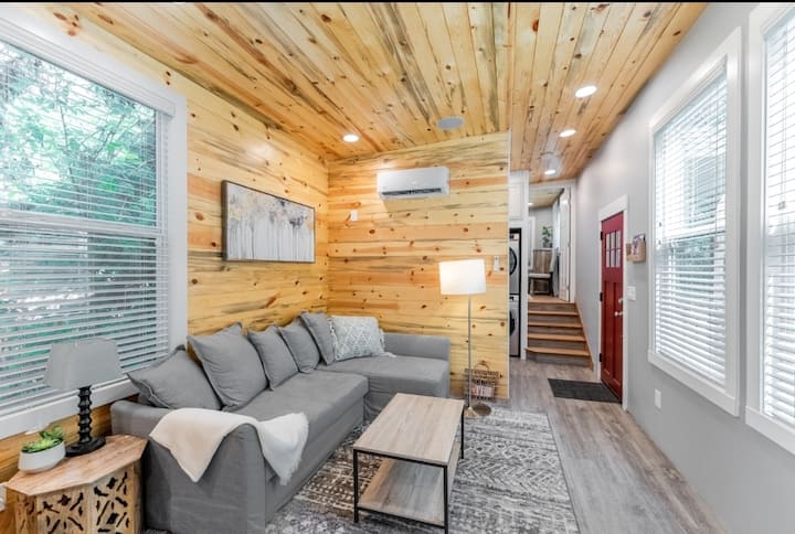 Spacious Tiny Home W/private Outdoor Lounging - Everett