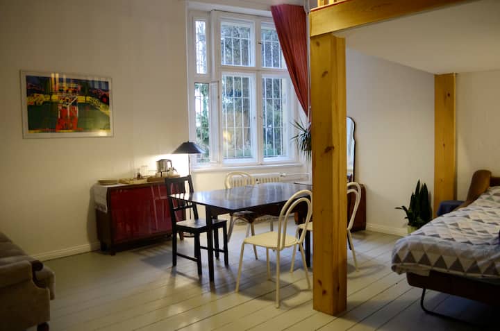Charming Large Bright Room Neukölln Sleeps 6+