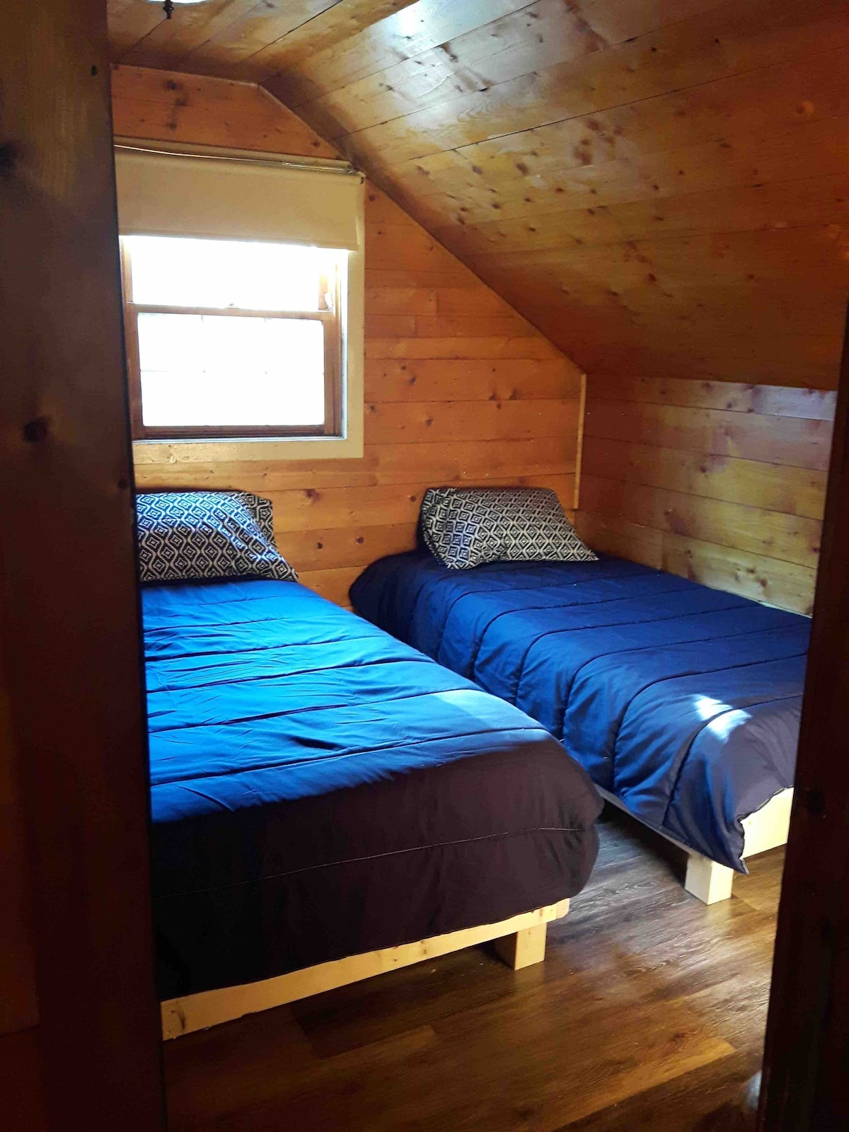 2号客房（ 1张单人床和1张双人床）