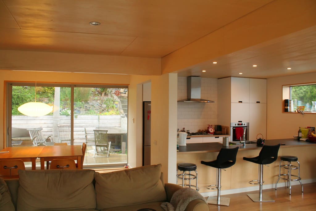 dinning / kitchen (open to living)