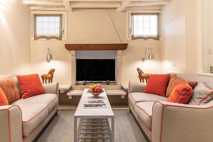 La Baruffa House with Private Garden! gallery image 3