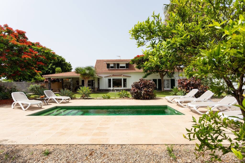 Private garden & pool