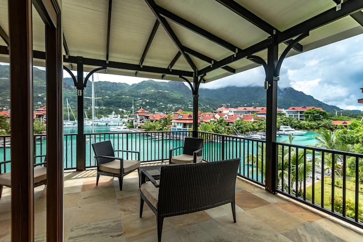 3 bed ensuite condo with private beach and veranda