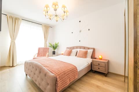 Coresi Exquisite Apartment-Smart lock