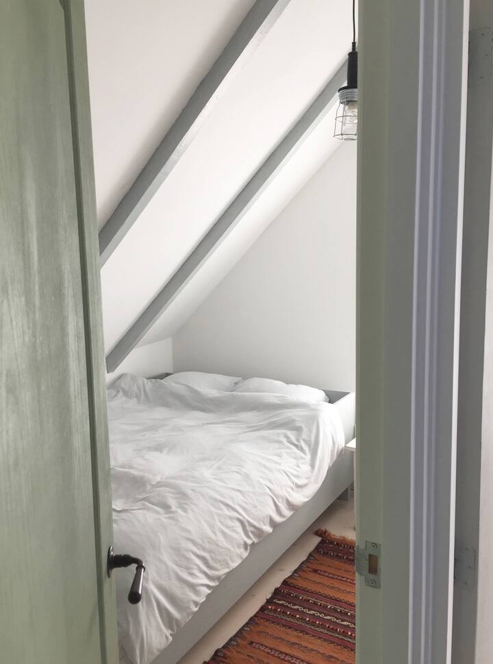 B E D R O O M 3 （小2人床+ 1张单人床）