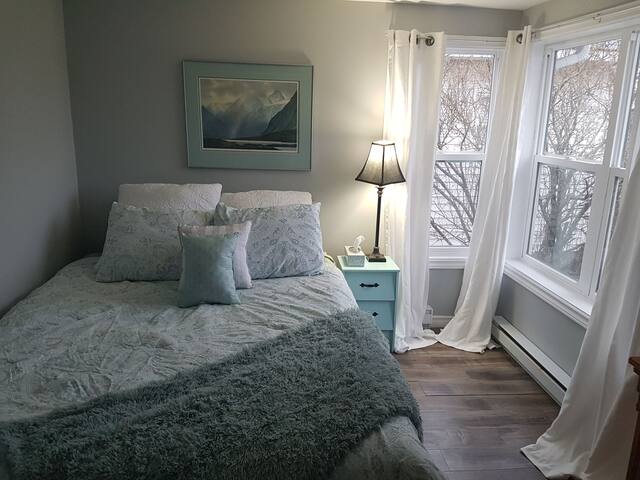 Beautiful waterview cottage. gallery image 2