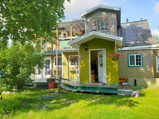 Off the Road House BNB and Gallery