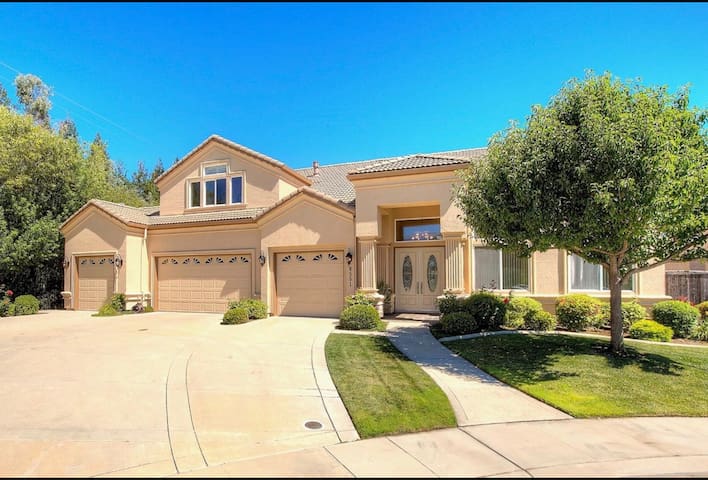 Beautiful 4,200 sq ft luxury home