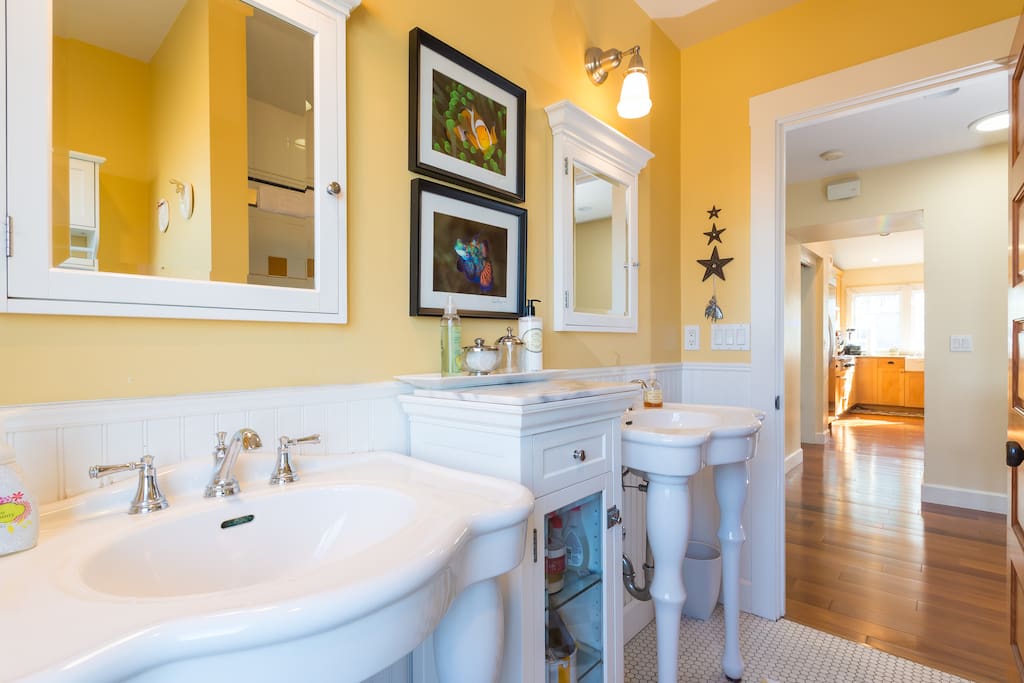 Full bath, double sinks