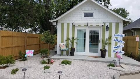 Beach House Bungalow. Delightful one bedroom tiny house.