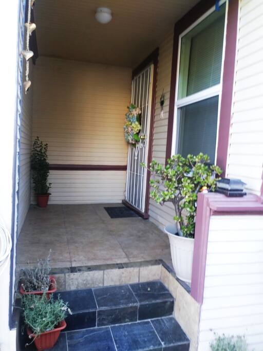 Side Entry way/front door
