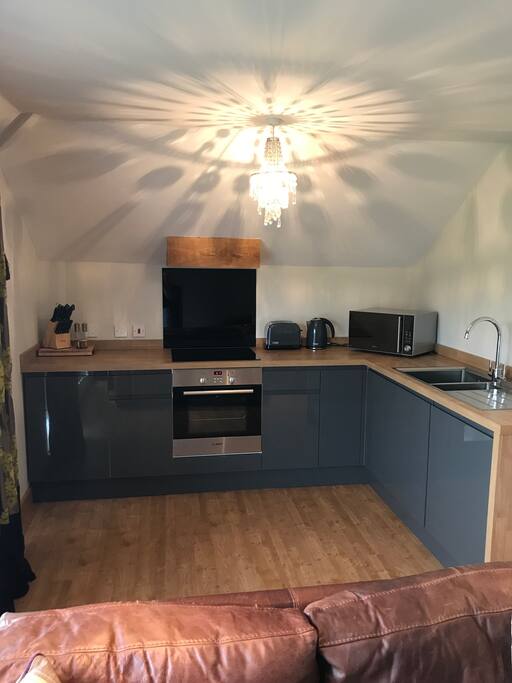 Fully fitted kitchen.