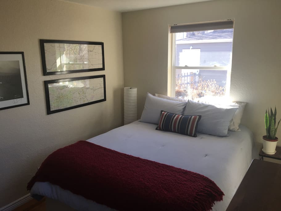 Guest bedroom, view from inside
