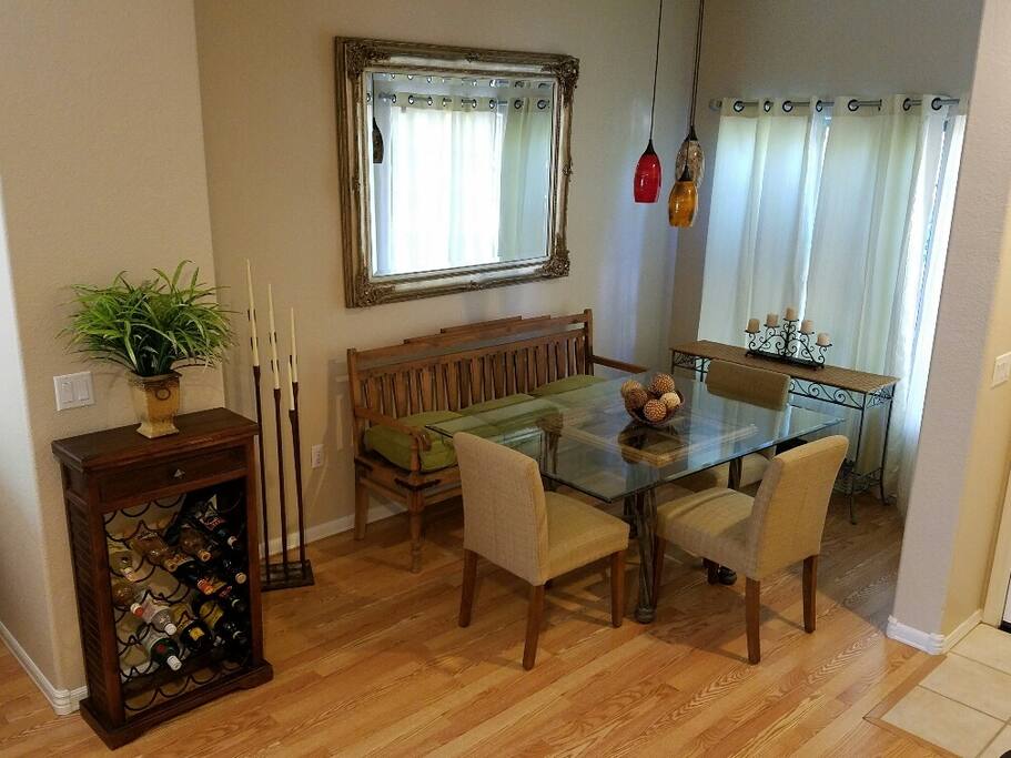 Dining Room seats 6 comfortable
