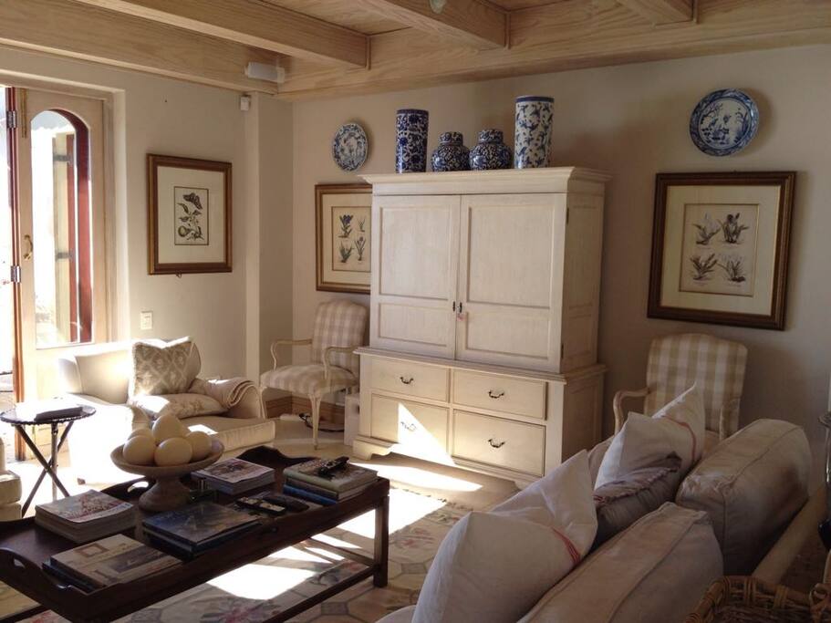 Gorgeous open plan lounge